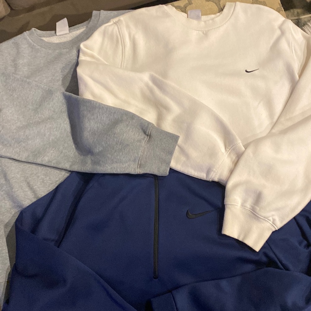 3 Men’s Nike sweatshirts